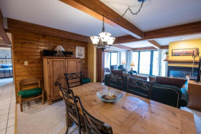 Spacious 2 bed 2 bath Condominium - close to the slopes condo